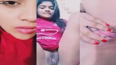 Horny Indian college girl pink pussy show to seduce lover