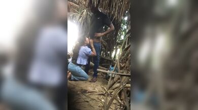 College girl blowjob sex caught on cam by stranger in jungle