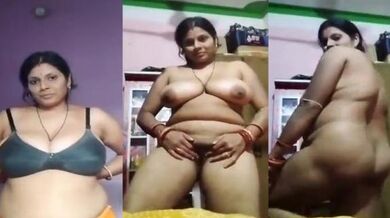 Sanskari bhabhi teases Bf for sex by showing sexy nude body