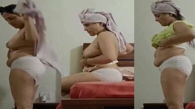 Jaipur mature bhabhi wearing bra panty after bath viral nude mms