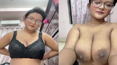 Bengali hottie removes black bra and shows huge saggy boobs