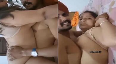 Punjabi milf lady smiles during sex with Sardar boyfriend