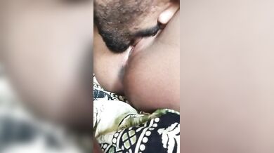 Malayali girl's shaved pussy licked by bachelor uncle MMS