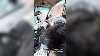 Mallu gold digger GF gives blowjob to rich boy in his BMW