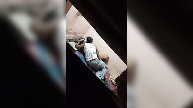 Neighbour secretly records Tamil MILF nude romance with BF