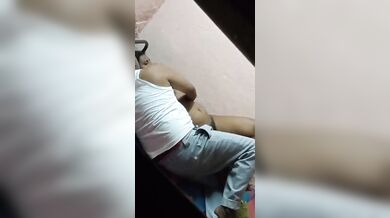 Neighbour secretly records Tamil MILF nude romance with BF