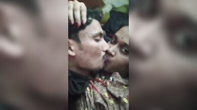 Horny Kochi college girl records sex tape with lover at home