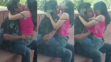 Delhi Gen Z girl caught dry humping and smooching BF in park